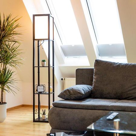 Moderne Dachgeschosswohnung - Parkplatz - Netflix Cobourg Extérieur photo