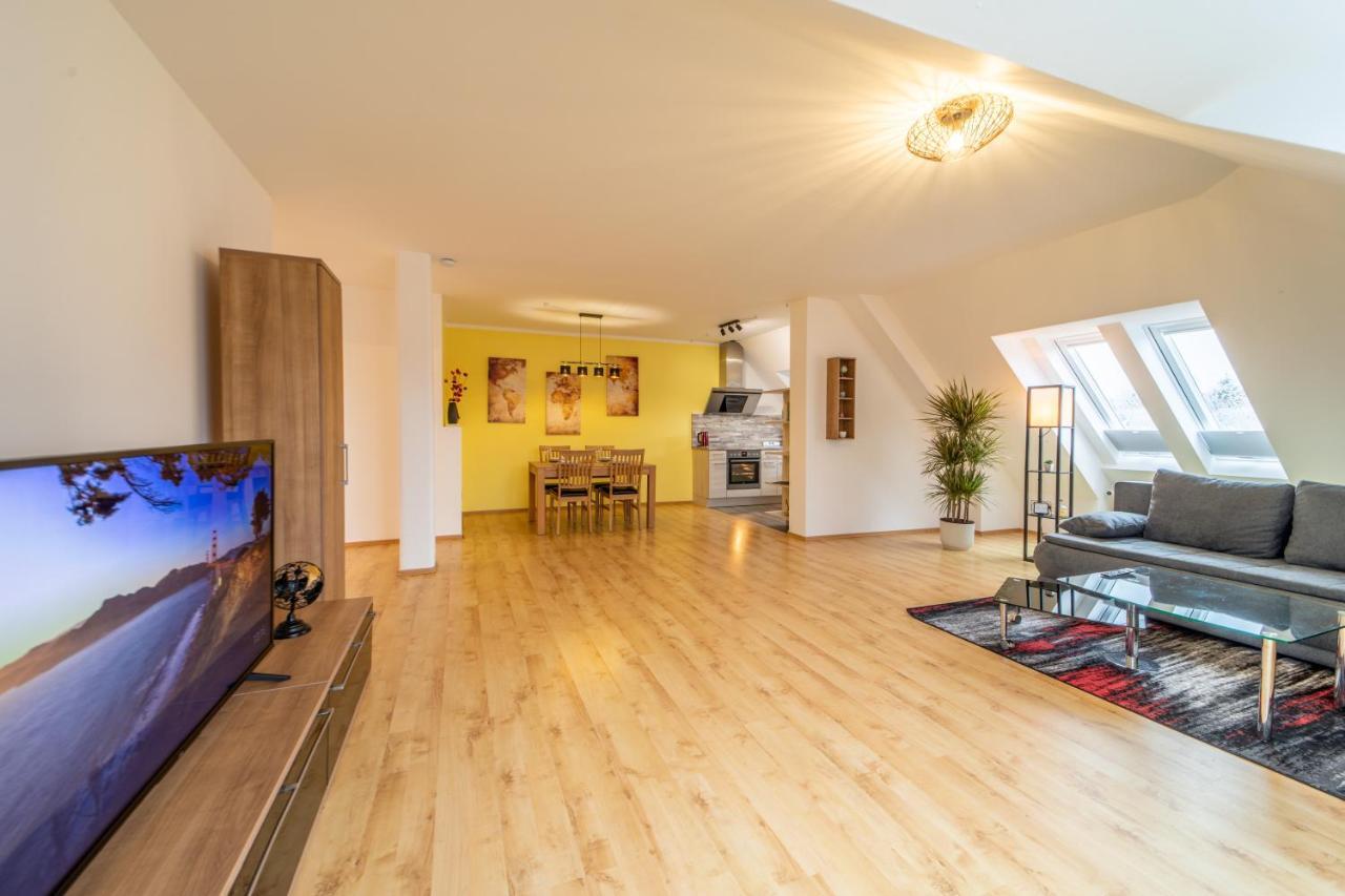 Moderne Dachgeschosswohnung - Parkplatz - Netflix Cobourg Extérieur photo
