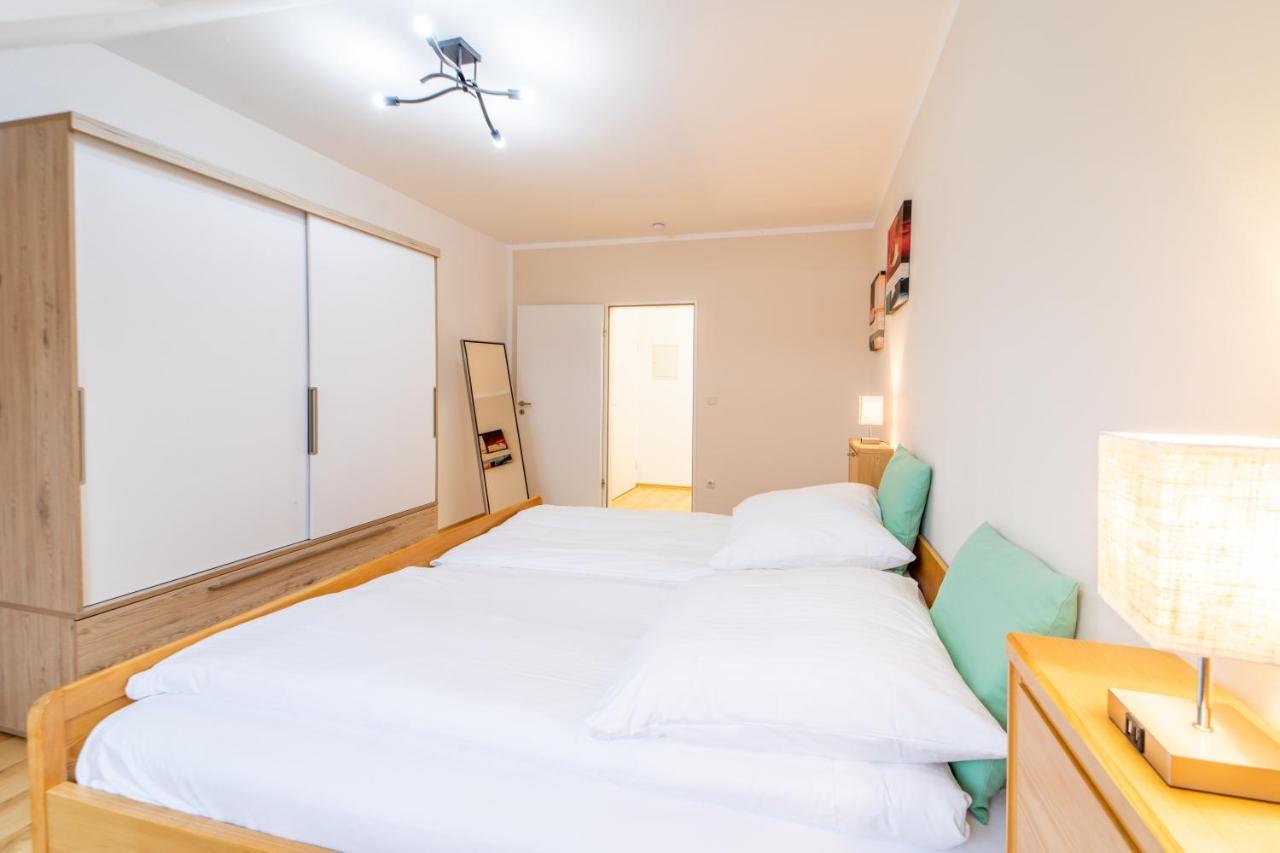 Moderne Dachgeschosswohnung - Parkplatz - Netflix Cobourg Extérieur photo