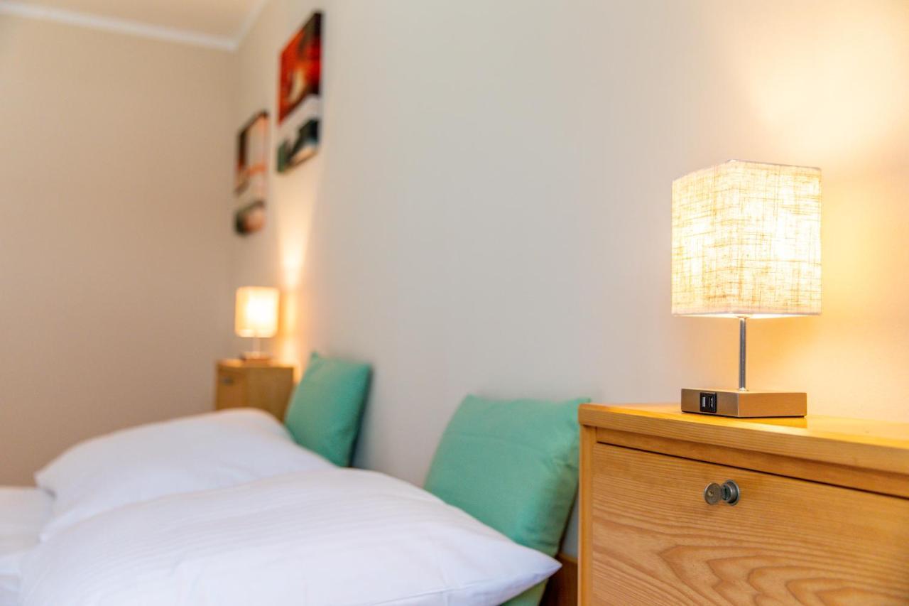 Moderne Dachgeschosswohnung - Parkplatz - Netflix Cobourg Extérieur photo