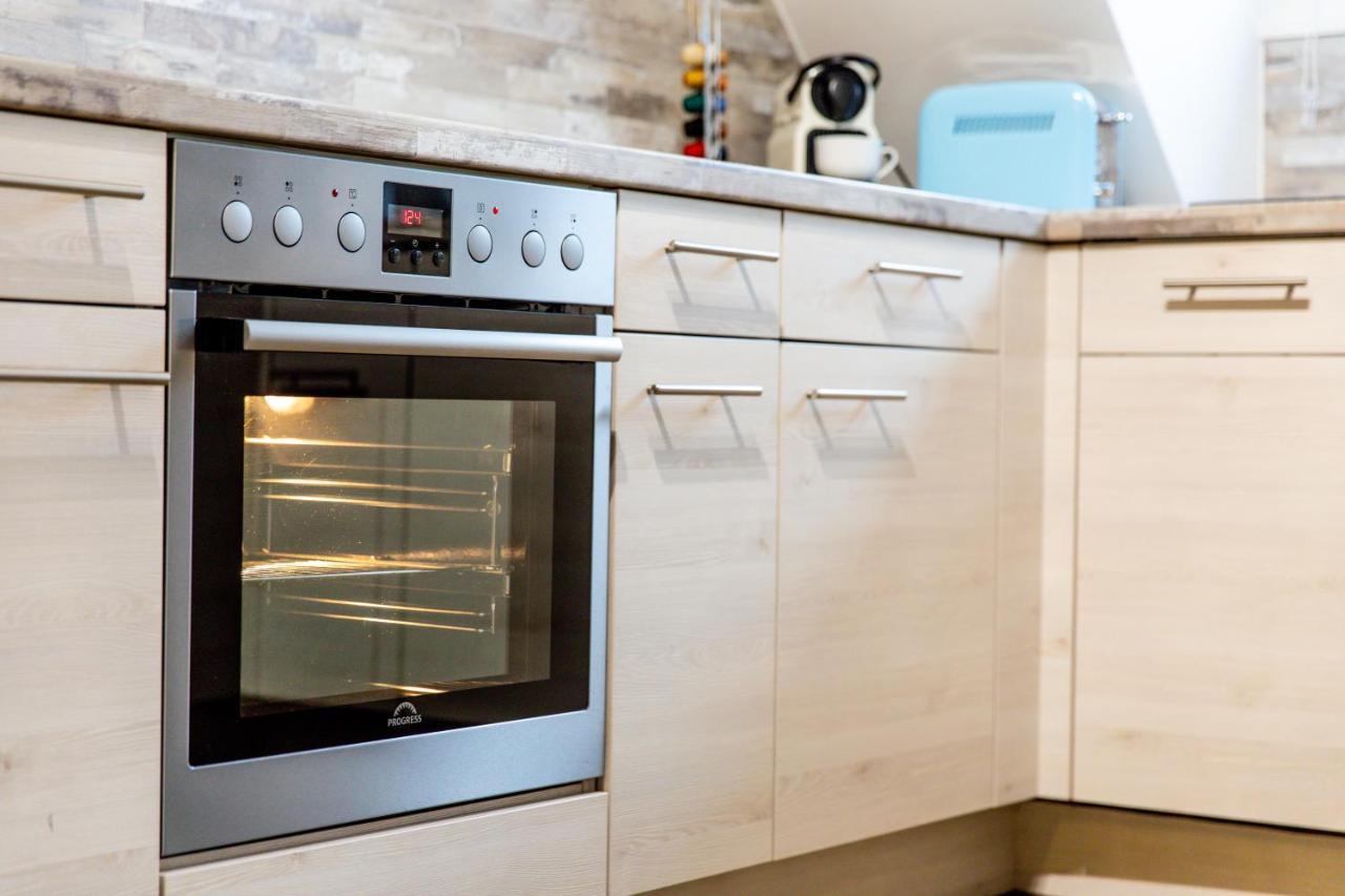 Moderne Dachgeschosswohnung - Parkplatz - Netflix Cobourg Extérieur photo