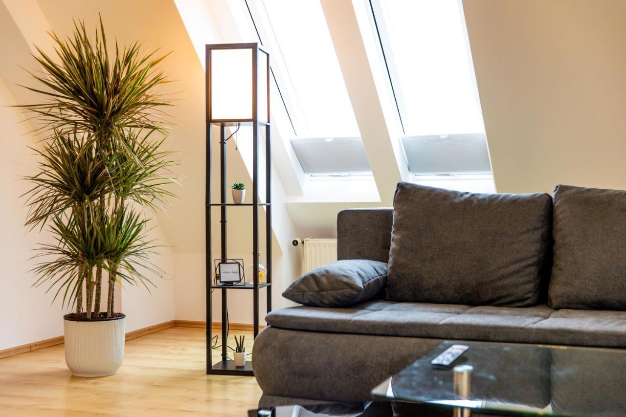 Moderne Dachgeschosswohnung - Parkplatz - Netflix Cobourg Extérieur photo